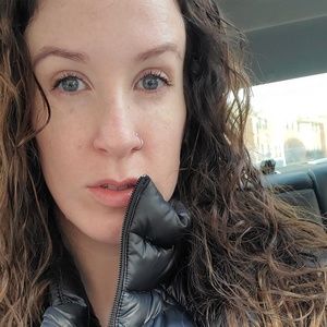 Meet your Posher, Alaura